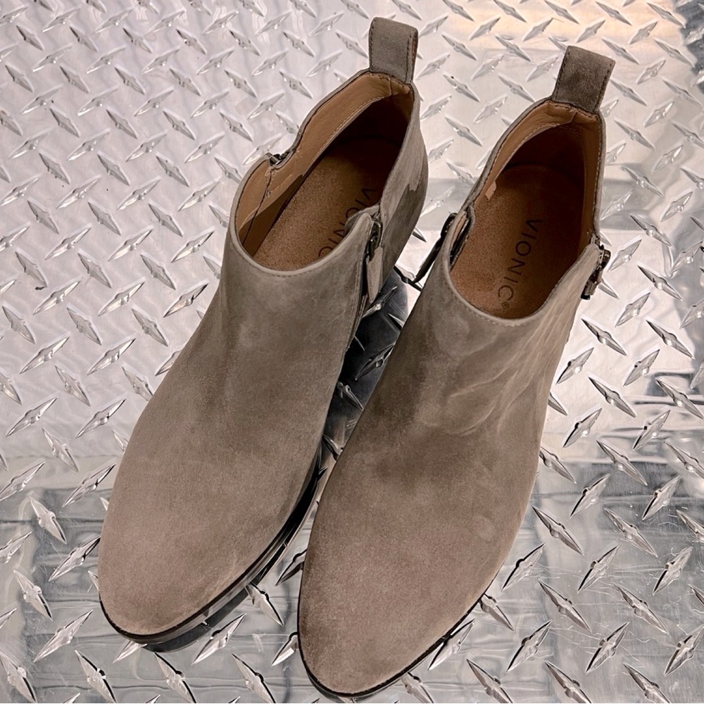 NWOB $169 Waterproof Vionic Cecily Suede Bootie - Stone - - Picture 10 of 13